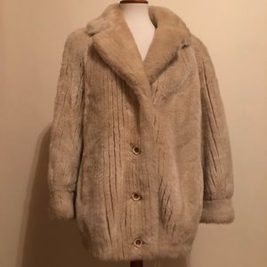 Sportowne Cozy Luxurious Vintage Faux Fur Coat